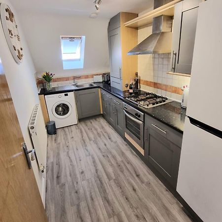 Centrally Located Boscombe Beach Apart With Parking Борнмът Екстериор снимка