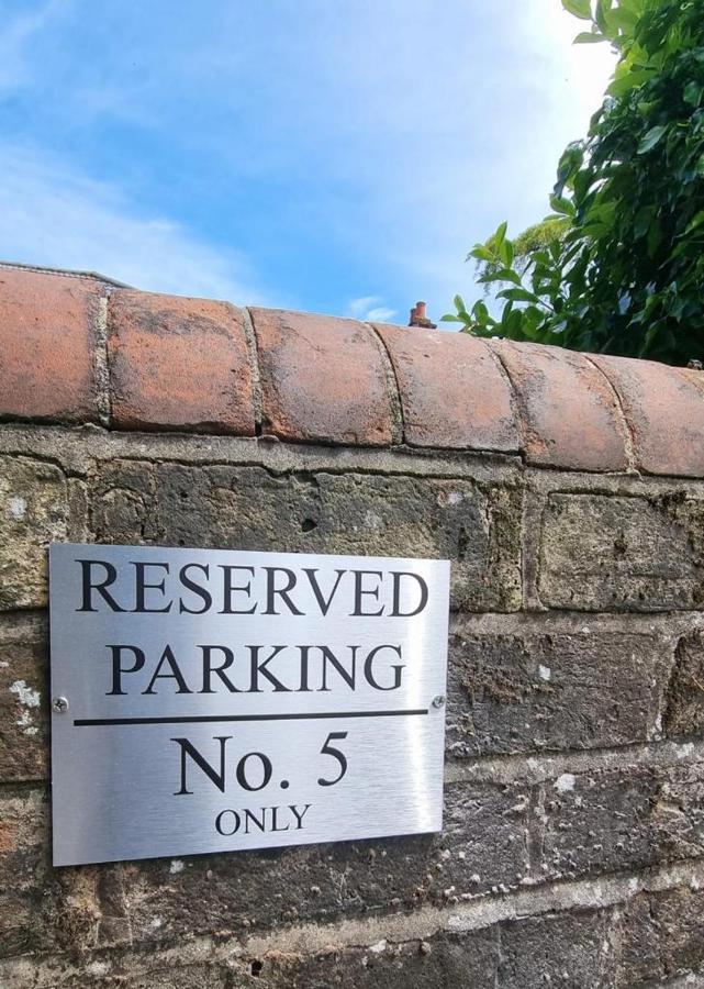 Centrally Located Boscombe Beach Apart With Parking Борнмът Екстериор снимка