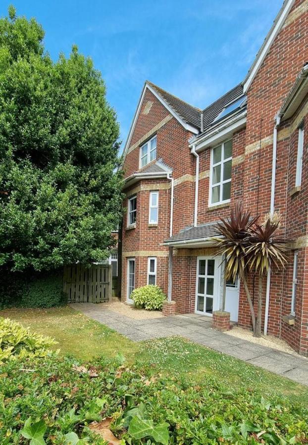 Centrally Located Boscombe Beach Apart With Parking Борнмът Екстериор снимка