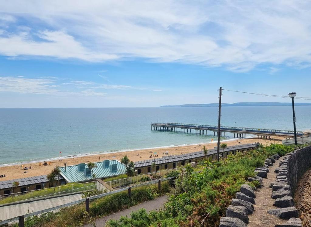 Centrally Located Boscombe Beach Apart With Parking Борнмът Екстериор снимка