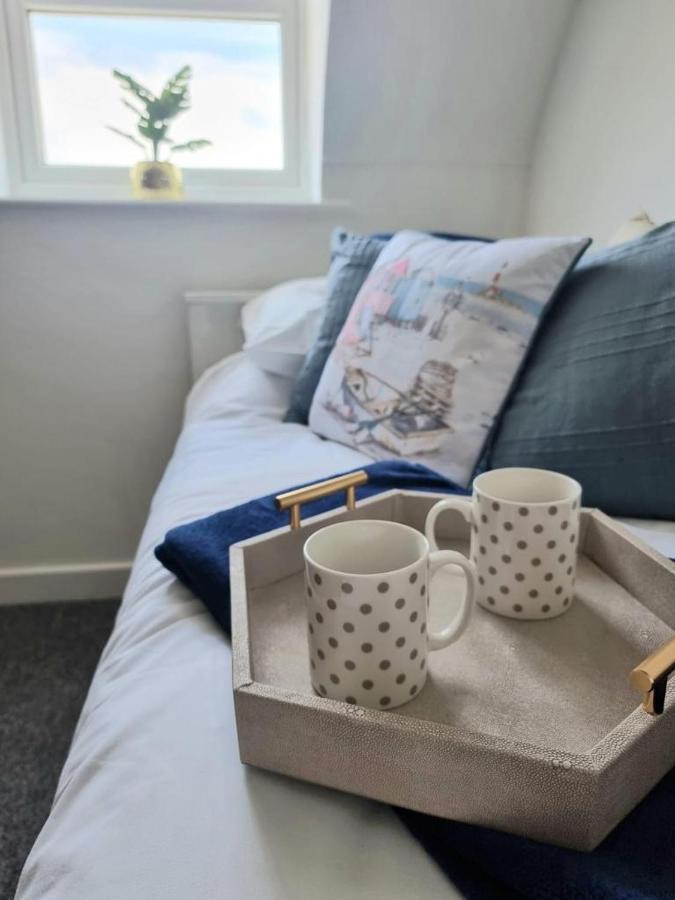 Centrally Located Boscombe Beach Apart With Parking Борнмът Екстериор снимка