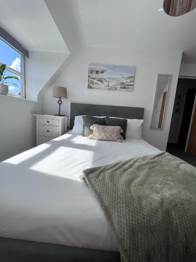 Centrally Located Boscombe Beach Apart With Parking Борнмът Екстериор снимка