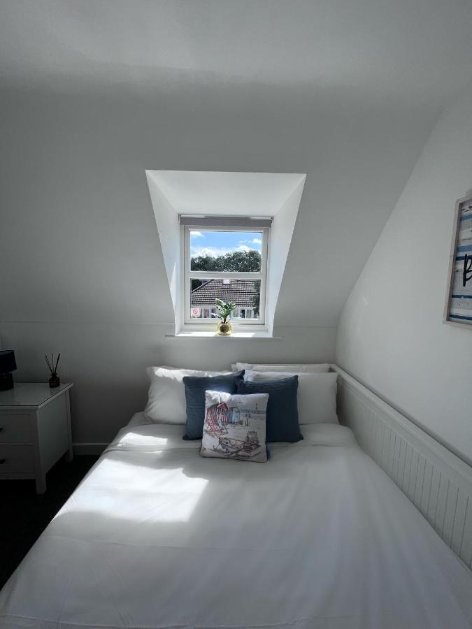 Centrally Located Boscombe Beach Apart With Parking Борнмът Екстериор снимка