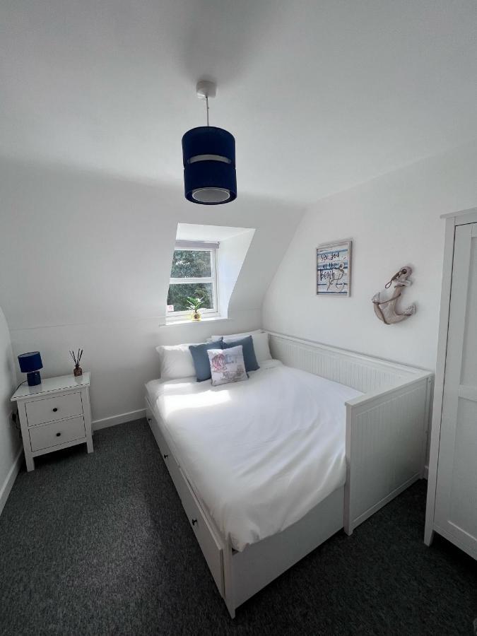 Centrally Located Boscombe Beach Apart With Parking Борнмът Екстериор снимка